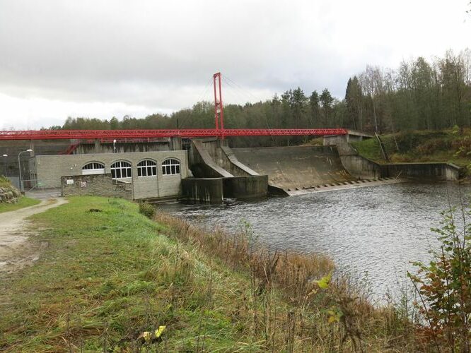 | Maakond: Harjumaa Veekogu nimi: Jägala jõgi Pildistamise aeg: 19. oktoober 2013 Pildistaja: H. Timm Pildistamise koht: Linnamäe pais Asimuut: