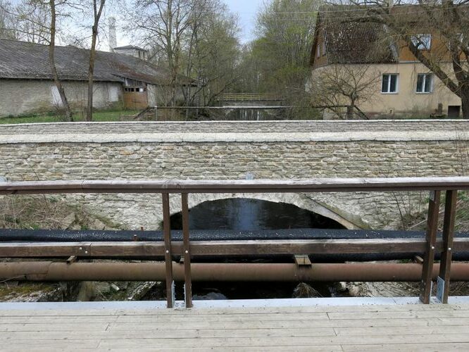 Maakond: Harjumaa Veekogu nimi: Jõelähtme jõgi Pildistamise aeg: 29. aprill 2014 Pildistaja: H. Timm Pildistamise koht: Kostivere Asimuut: