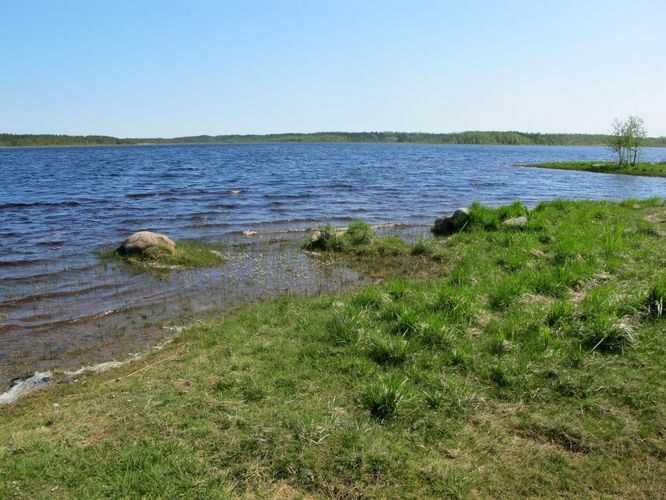 Maakond: Hiiumaa Veekogu nimi: Kirikulaht Pildistamise aeg: 21. mai 2012 Pildistaja: H. Timm Pildistamise koht: teadmata Asimuut: