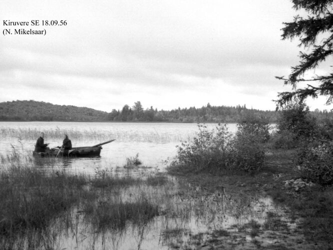 Maakond: Harjumaa Veekogu nimi: Kiruvere järv Pildistamise aeg: 18. september 1956 Pildistaja: N. Mikelsaar Pildistamise koht: SE kaldalt Asimuut: