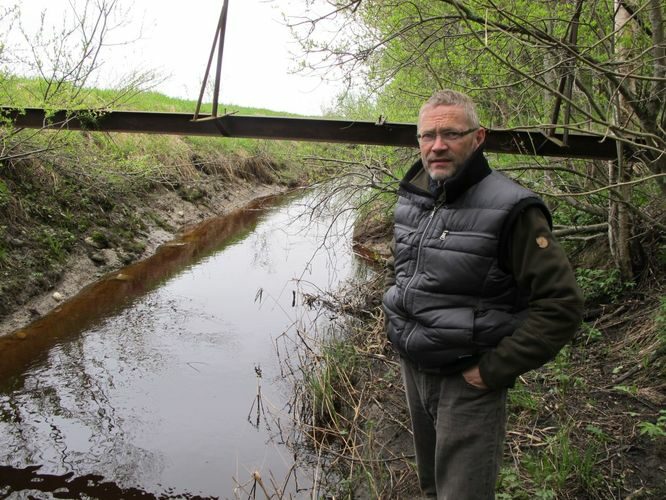 Maakond: Hiiumaa Veekogu nimi: Luguse jõgi Pildistamise aeg: 16. mai 2011 Pildistaja: H. Timm Pildistamise koht: ülemjooks Asimuut: