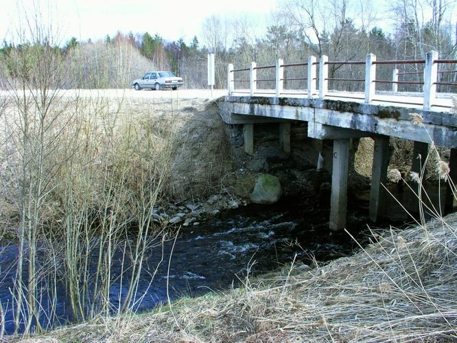 Maakond: Harjumaa Veekogu nimi: Munalaskme oja Pildistamise aeg: 27. aprill 2005 Pildistaja: H. Timm Pildistamise koht: teadmata Asimuut: