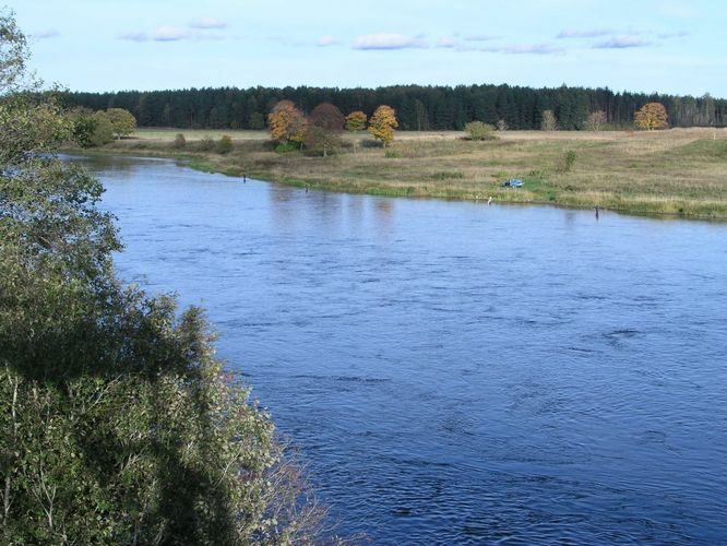 Maakond: Ida-Virumaa Veekogu nimi: Narva jõgi Pildistamise aeg: 5. oktoober 2005 Pildistaja: H. Timm Pildistamise koht: Permisküla tornist Asimuut: