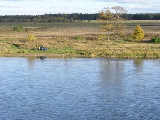 Maakond: Ida-Virumaa Veekogu nimi: Narva jõgi Pildistamise aeg: 5. oktoober 2005 Pildistaja: H. Timm Pildistamise koht: Permisküla tornist Asimuut: