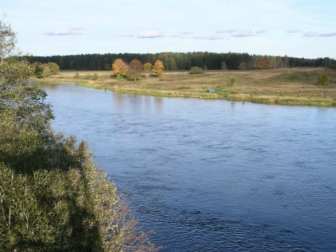 Maakond: Ida-Virumaa Veekogu nimi: Narva jõgi Pildistamise aeg: 5. oktoober 2005 Pildistaja: H. Timm Pildistamise koht: Permisküla tornist Asimuut: