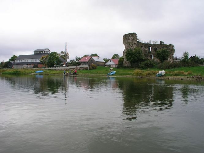 Maakond: Ida-Virumaa Veekogu nimi: Narva jõgi Pildistamise aeg: 5. oktoober 2006 Pildistaja: H. Timm Pildistamise koht: Vasknarva Asimuut: