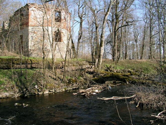 Maakond: Harjumaa Veekogu nimi: Tuhala jõgi Pildistamise aeg: 27. aprill 2004 Pildistaja: H. Timm Pildistamise koht: Tuhala Asimuut: