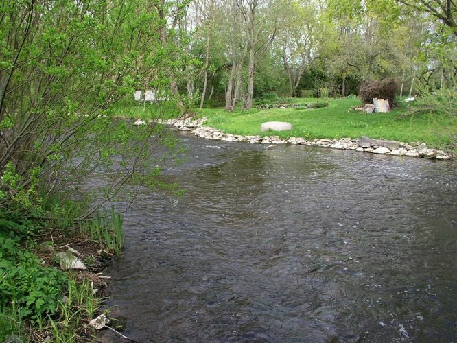 Maakond: Harjumaa Veekogu nimi: Vääna jõgi Pildistamise aeg: 14. mai 2009 Pildistaja: H. Timm Pildistamise koht: Hüüru Asimuut: