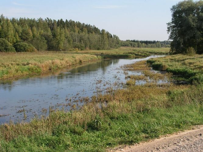 Maakond: Tartumaa Veekogu nimi: Ahja jõgi Pildistamise aeg: 23. september 2006 Pildistaja: H. Timm Pildistamise koht: Ibaste tee Asimuut: