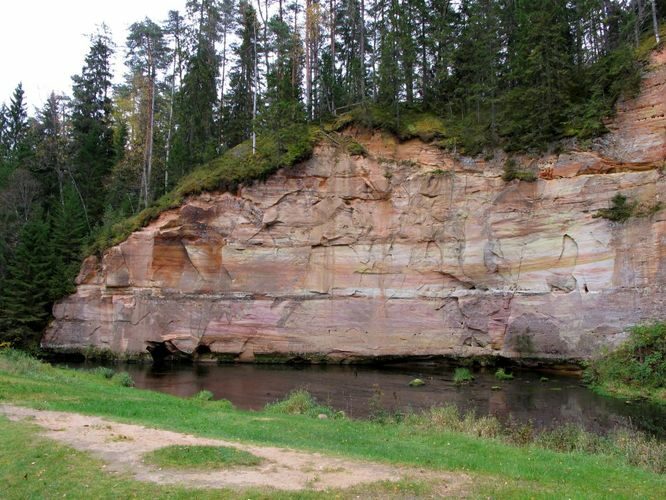 Maakond: Põlvamaa Veekogu nimi: Ahja jõgi Pildistamise aeg: 8. oktoober 2011 Pildistaja: H. Timm Pildistamise koht: Suur Taevaskoda Asimuut: