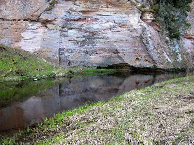 Maakond: Põlvamaa Veekogu nimi: Ahja jõgi Pildistamise aeg: 30. aprill 2012 Pildistaja: H. Timm Pildistamise koht: Suur Taevaskoda Asimuut: