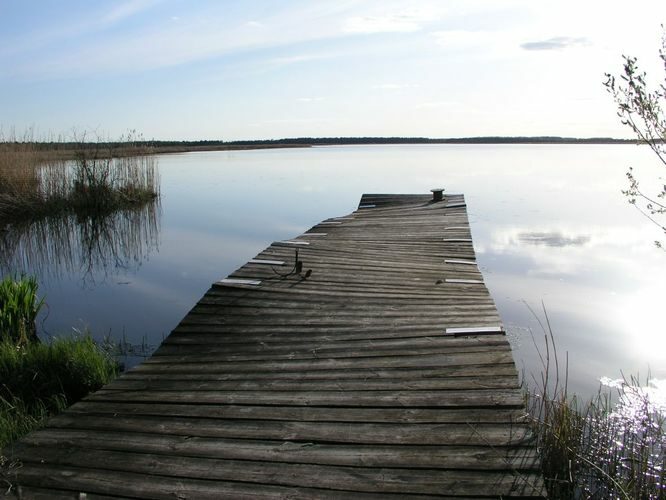 Maakond: Jõgevamaa Veekogu nimi: Endla järv Pildistamise aeg: 20. mai 2005 Pildistaja: H. Timm Pildistamise koht: kaguosa sadam Asimuut: