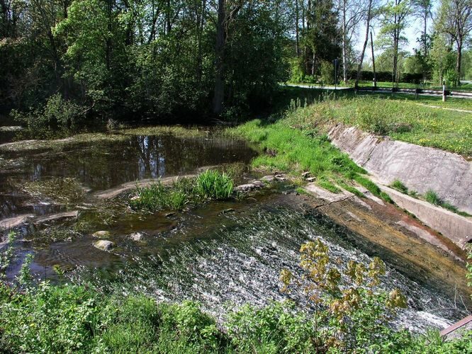 Maakond: Raplamaa Veekogu nimi: Enge jõgi Pildistamise aeg: 17. mai 2009 Pildistaja: H. Timm Pildistamise koht: Kivi-Vigala pais Asimuut: