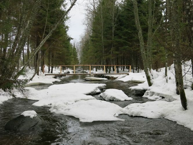 Maakond: Järvamaa Veekogu nimi: Esna jõgi Pildistamise aeg: 31. detsember 2012 Pildistaja: H. Timm Pildistamise koht: koole Asimuut: