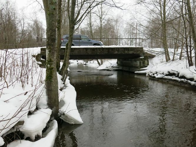 Maakond: Järvamaa Veekogu nimi: Esna jõgi Pildistamise aeg: 31. detsember 2012 Pildistaja: H. Timm Pildistamise koht: suurfarmi sild Asimuut: