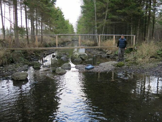 Maakond: Järvamaa Veekogu nimi: Esna jõgi Pildistamise aeg: 31. oktoober 2013 Pildistaja: H. Timm Pildistamise koht: Palu koole Asimuut: