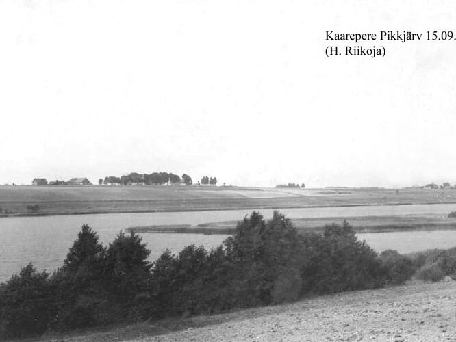 Maakond: Jõgevamaa Veekogu nimi: Kaarepere Pikkjärv Pildistamise aeg: 15. september 1939 Pildistaja: H. Riikoja Pildistamise koht: E kaldalt Asimuut: W