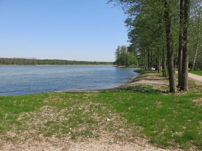 Maakond: Saaremaa Veekogu nimi: Kaarmise järv Pildistamise aeg: 23. mai 2014 Pildistaja: H. Timm Pildistamise koht: teadmata Asimuut: