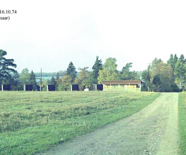 Maakond: Saaremaa Veekogu nimi: Karujärv Pildistamise aeg: 16. oktoober 1974 Pildistaja: N. Mikelsaar Pildistamise koht: teadmata Asimuut: