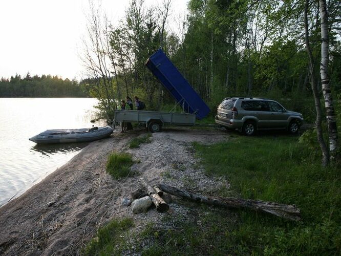 Maakond: Saaremaa Veekogu nimi: Karujärv Pildistamise aeg: 23. mai 2009 Pildistaja: H. Timm Pildistamise koht: teadmata Asimuut: