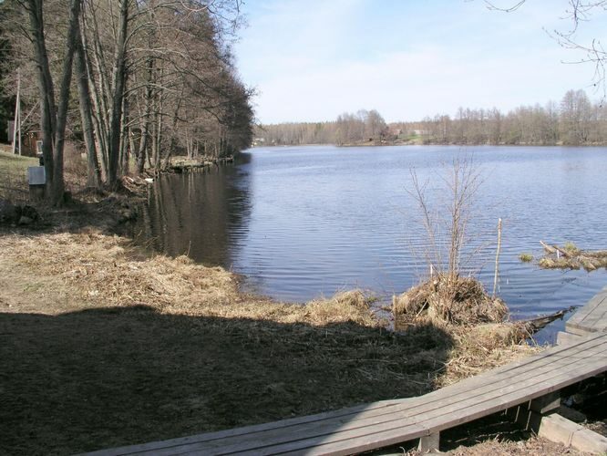 Maakond: Põlvamaa Veekogu nimi: Kõvõra järv Pildistamise aeg: 5. mai 2003 Pildistaja: H. Timm Pildistamise koht: teadmata Asimuut: