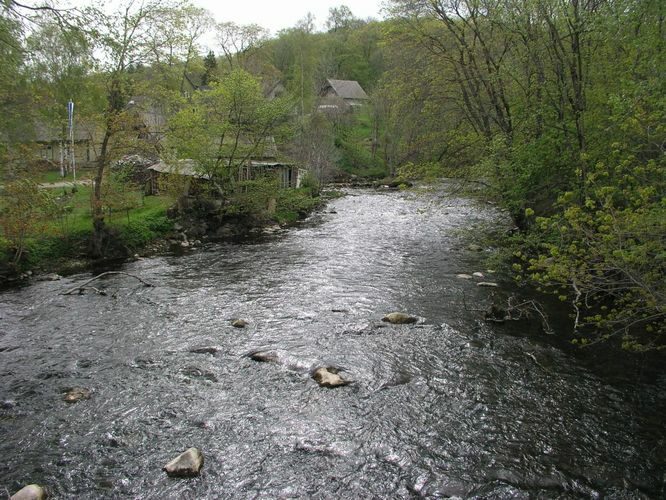 Maakond: Lääne-Virumaa Veekogu nimi: Kunda jõgi Pildistamise aeg: 18. mai 2006 Pildistaja: H. Timm Pildistamise koht: Lontova, sillalt Asimuut: