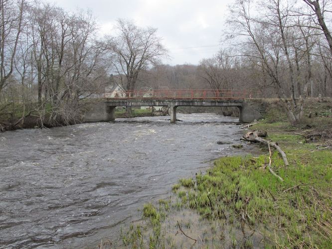 Maakond: Lääne-Virumaa Veekogu nimi: Kunda jõgi Pildistamise aeg: 2. mai 2010 Pildistaja: H. Timm Pildistamise koht: Lontova Asimuut: