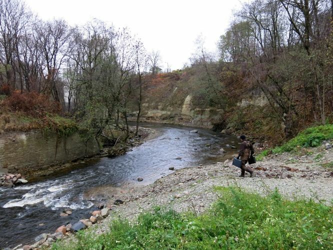 Maakond: Lääne-Virumaa Veekogu nimi: Kunda jõgi Pildistamise aeg: 18. oktoober 2013 Pildistaja: H. Timm Pildistamise koht: vana tehase paisu all Asimuut: