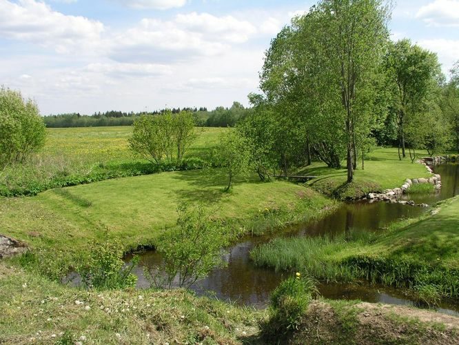 Maakond: Raplamaa Veekogu nimi: Kuusiku jõgi Pildistamise aeg: 22. mai 2008 Pildistaja: H. Timm Pildistamise koht: Kalbu Asimuut: