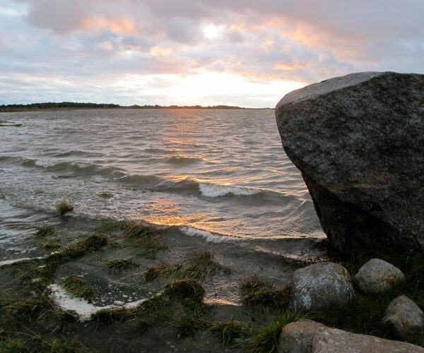Maakond: Läänemaa Veekogu nimi: Läänemeri Pildistamise aeg: 16. september 2011 Pildistaja: H. Timm Pildistamise koht: Matsalu laht, Nääri kivid Asimuut: