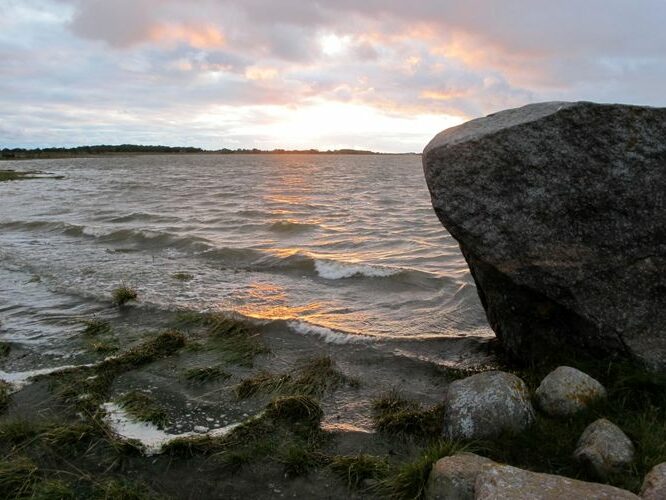 Maakond: Läänemaa Veekogu nimi: Läänemeri Pildistamise aeg: 16. september 2011 Pildistaja: H. Timm Pildistamise koht: Matsalu laht, Nääri kivid Asimuut: