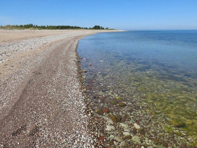 Maakond: Saaremaa Veekogu nimi: Läänemeri Pildistamise aeg: 22. mai 2014 Pildistaja: H. Timm Pildistamise koht: Harilaid Asimuut: