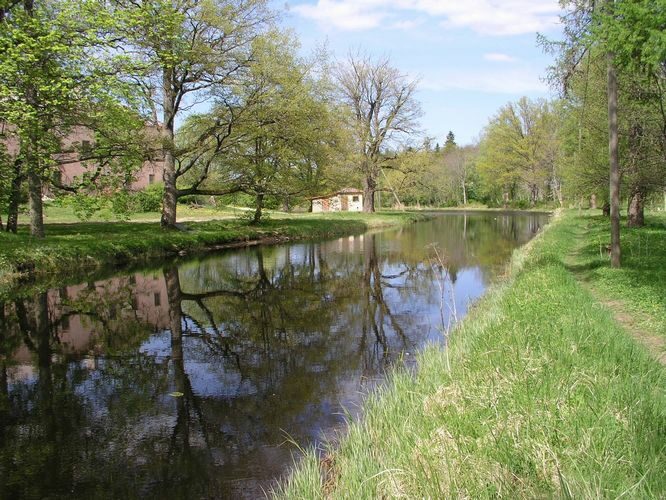 Maakond: Läänemaa Veekogu nimi: Liivi jõgi Pildistamise aeg: 16. mai 2009 Pildistaja: H. Timm Pildistamise koht: Koluvere paisjärv Asimuut: