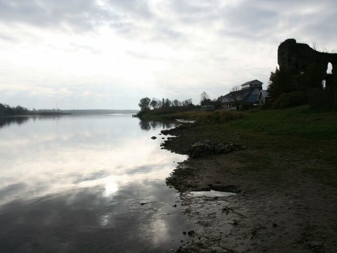 Maakond: Ida-Virumaa Veekogu nimi: Narva jõgi Pildistamise aeg: 25. oktoober 2007 Pildistaja: H. Timm Pildistamise koht: Vasknarva Asimuut: