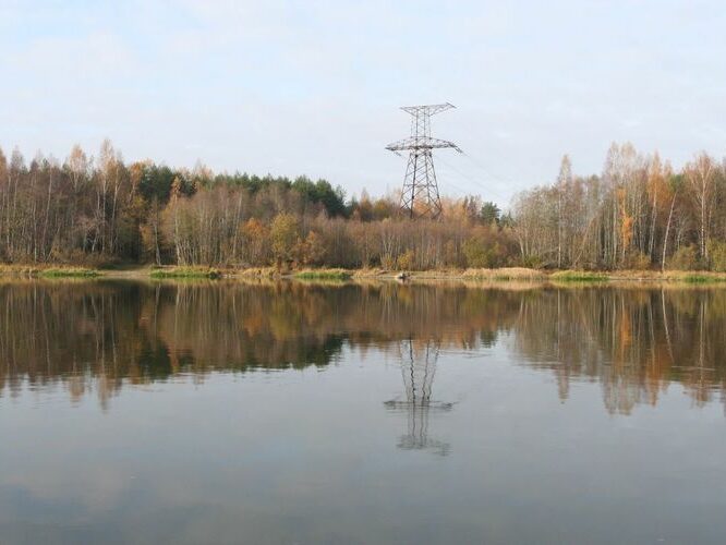 Maakond: Ida-Virumaa Veekogu nimi: Narva jõgi Pildistamise aeg: 25. oktoober 2007 Pildistaja: H. Timm Pildistamise koht: allpool Perevolokat Asimuut: