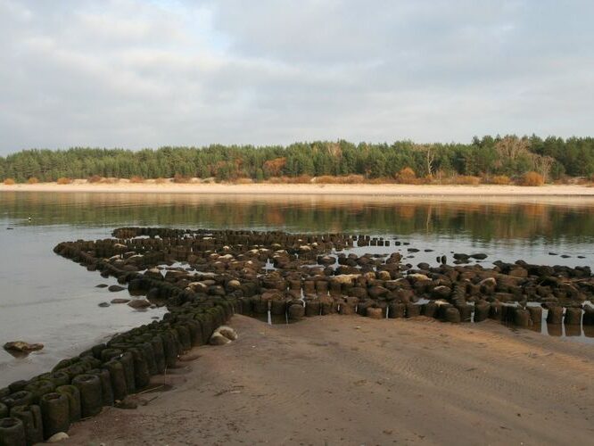 Maakond: Ida-Virumaa Veekogu nimi: Narva jõgi Pildistamise aeg: 26. oktoober 2007 Pildistaja: H. Timm Pildistamise koht: Narva-Jõesuu Asimuut: