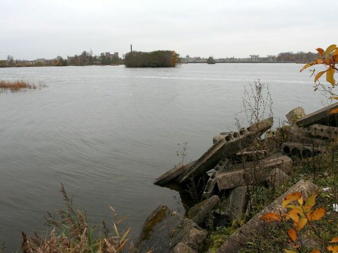 Maakond: Ida-Virumaa Veekogu nimi: Narva jõgi Pildistamise aeg: 26. oktoober 2007 Pildistaja: H. Timm Pildistamise koht: Narva veehoidla Asimuut: