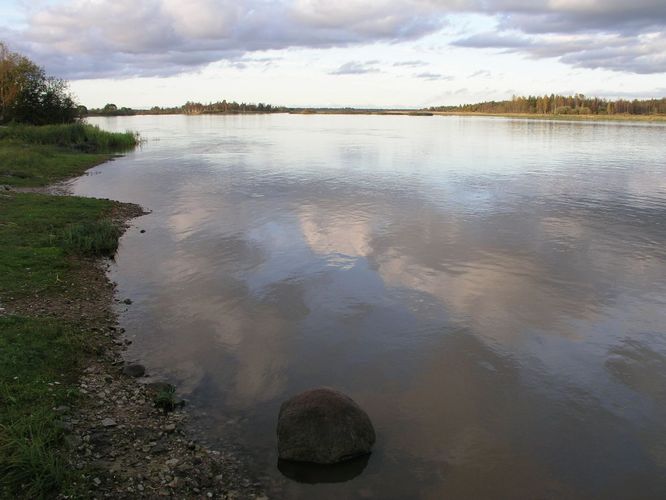 Maakond: Ida-Virumaa Veekogu nimi: Narva jõgi Pildistamise aeg: 7. oktoober 2009 Pildistaja: H. Timm Pildistamise koht: Vasknarva Asimuut: