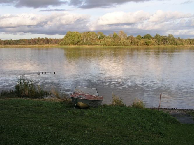 Maakond: Ida-Virumaa Veekogu nimi: Narva jõgi Pildistamise aeg: 7. oktoober 2009 Pildistaja: H. Timm Pildistamise koht: Vasknarva Asimuut: