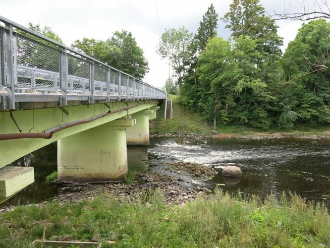 Maakond: Pärnumaa Veekogu nimi: Navesti jõgi Pildistamise aeg: 13. august 2014 Pildistaja: H. Timm Pildistamise koht: Jõesuu Asimuut: