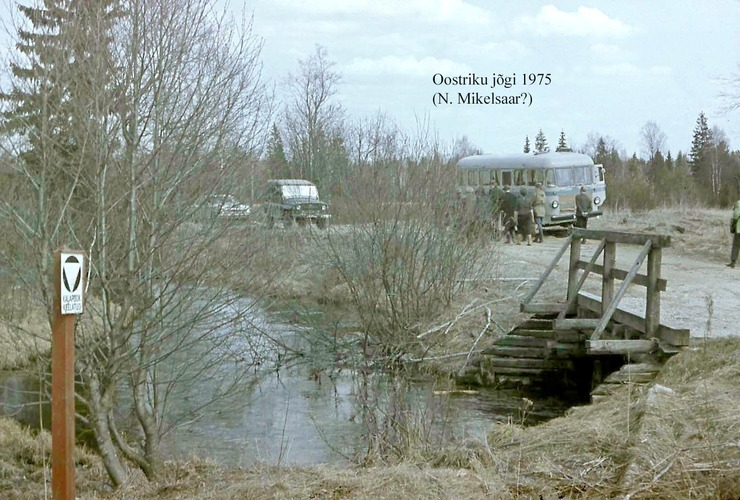 Maakond: Järvamaa Veekogu nimi: Oostriku jõgi Pildistamise aeg: 1975 Pildistaja: N. Mikelsaar Pildistamise koht: silla juures Asimuut: