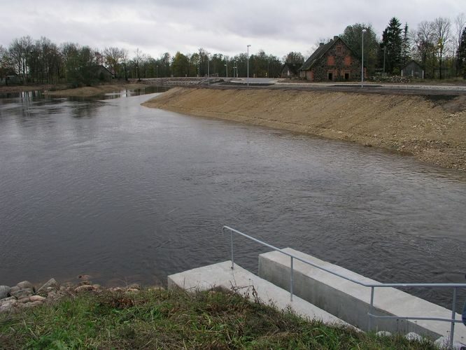 Maakond: Jõgevamaa Veekogu nimi: Põltsamaa jõgi Pildistamise aeg: 16. oktoober 2007 Pildistaja: H. Timm Pildistamise koht: Väike-Kamari paisjärv Asimuut: