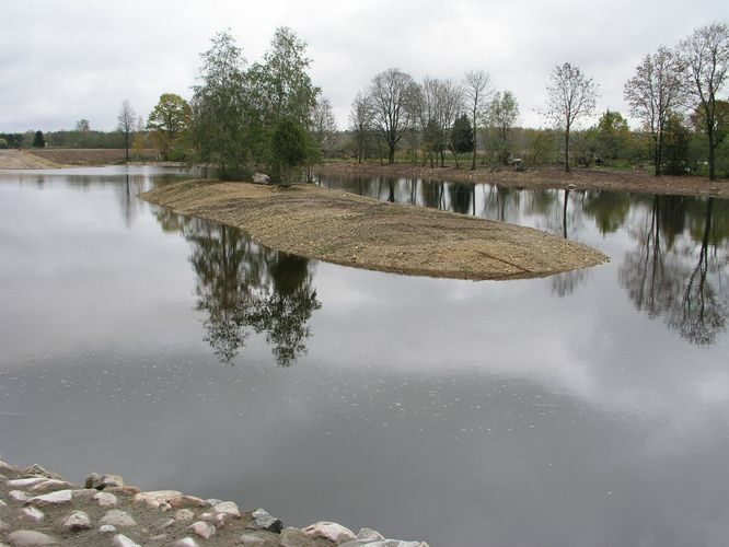 Maakond: Jõgevamaa Veekogu nimi: Põltsamaa jõgi Pildistamise aeg: 16. oktoober 2007 Pildistaja: H. Timm Pildistamise koht: Väike-Kamari paisjärv Asimuut: