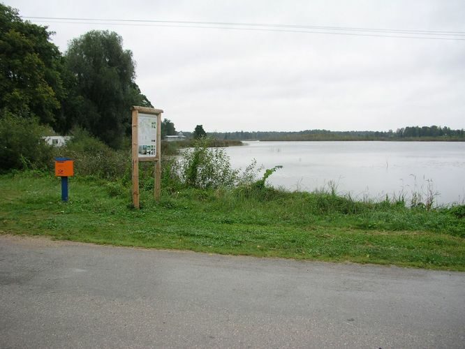 Maakond: Lääne-Virumaa Veekogu nimi: Porkuni järv Pildistamise aeg: 14. september 2009 Pildistaja: H. Timm Pildistamise koht: paisu juurest Asimuut: