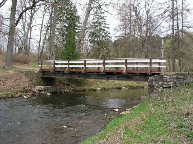 Maakond: Ida-Virumaa Veekogu nimi: Pühajõgi Pildistamise aeg: 6. mai 2009 Pildistaja: H. Timm Pildistamise koht: Toila Asimuut: