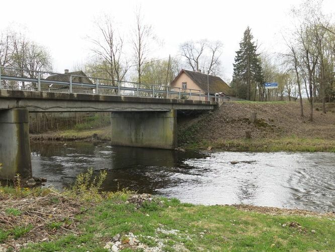 Maakond: Ida-Virumaa Veekogu nimi: Purtse jõgi Pildistamise aeg: 5. mai 2014 Pildistaja: H. Timm Pildistamise koht: Savala Asimuut: