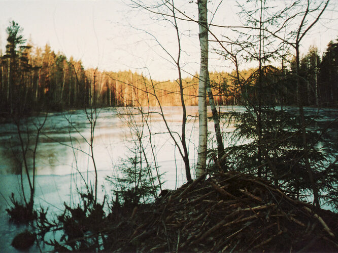 Maakond: Põlvamaa Veekogu nimi: Sanksaare järv Pildistamise aeg: 17. jaanuar 2007 Pildistaja: Asta Pintsaar Pildistamise koht: tee Asimuut: