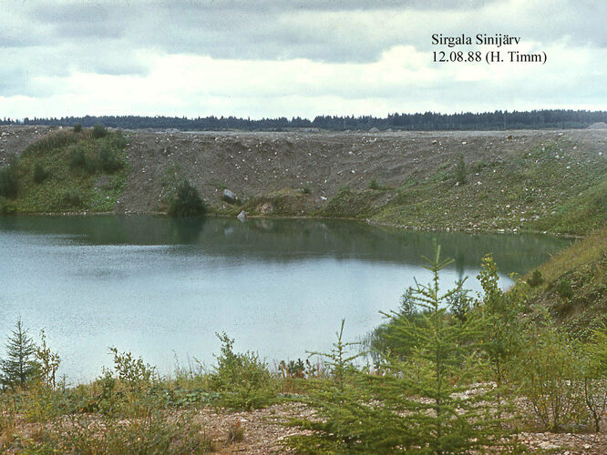 Maakond: Ida-Virumaa Veekogu nimi: Sirgala Sinijärv Pildistamise aeg: 12. august 1988 Pildistaja: H. Timm Pildistamise koht: teadmata Asimuut: