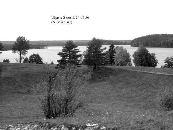 Maakond: Ida-Virumaa Veekogu nimi: Uljaste järv Pildistamise aeg: 24. september 1956 Pildistaja: N. Mikelsaar Pildistamise koht: E-kallas, oosilt Asimuut: W