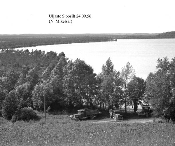 Maakond: Ida-Virumaa Veekogu nimi: Uljaste järv Pildistamise aeg: 24. september 1956 Pildistaja: N. Mikelsaar Pildistamise koht: E-kallas, oosilt Asimuut: W
